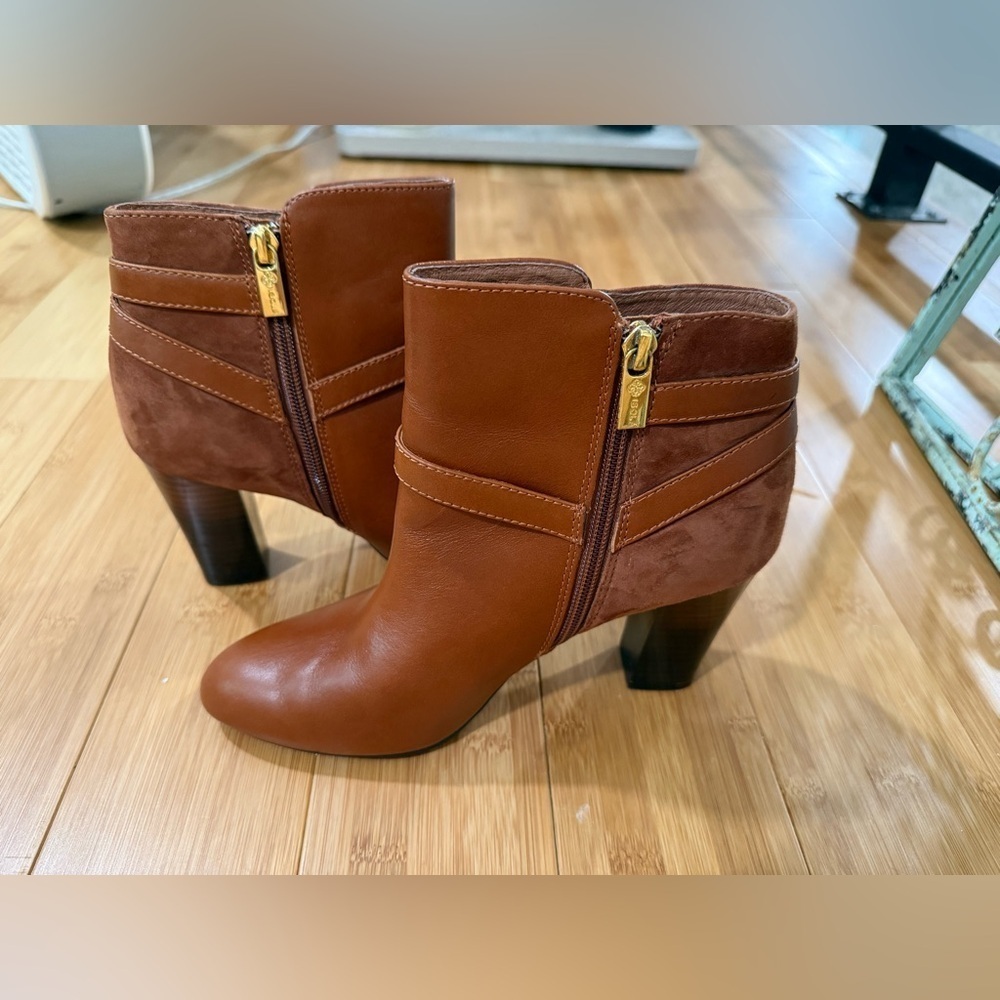 ISOLA Eppie Women’s Ankle Booties – Luggage Brown – Size 7.5M